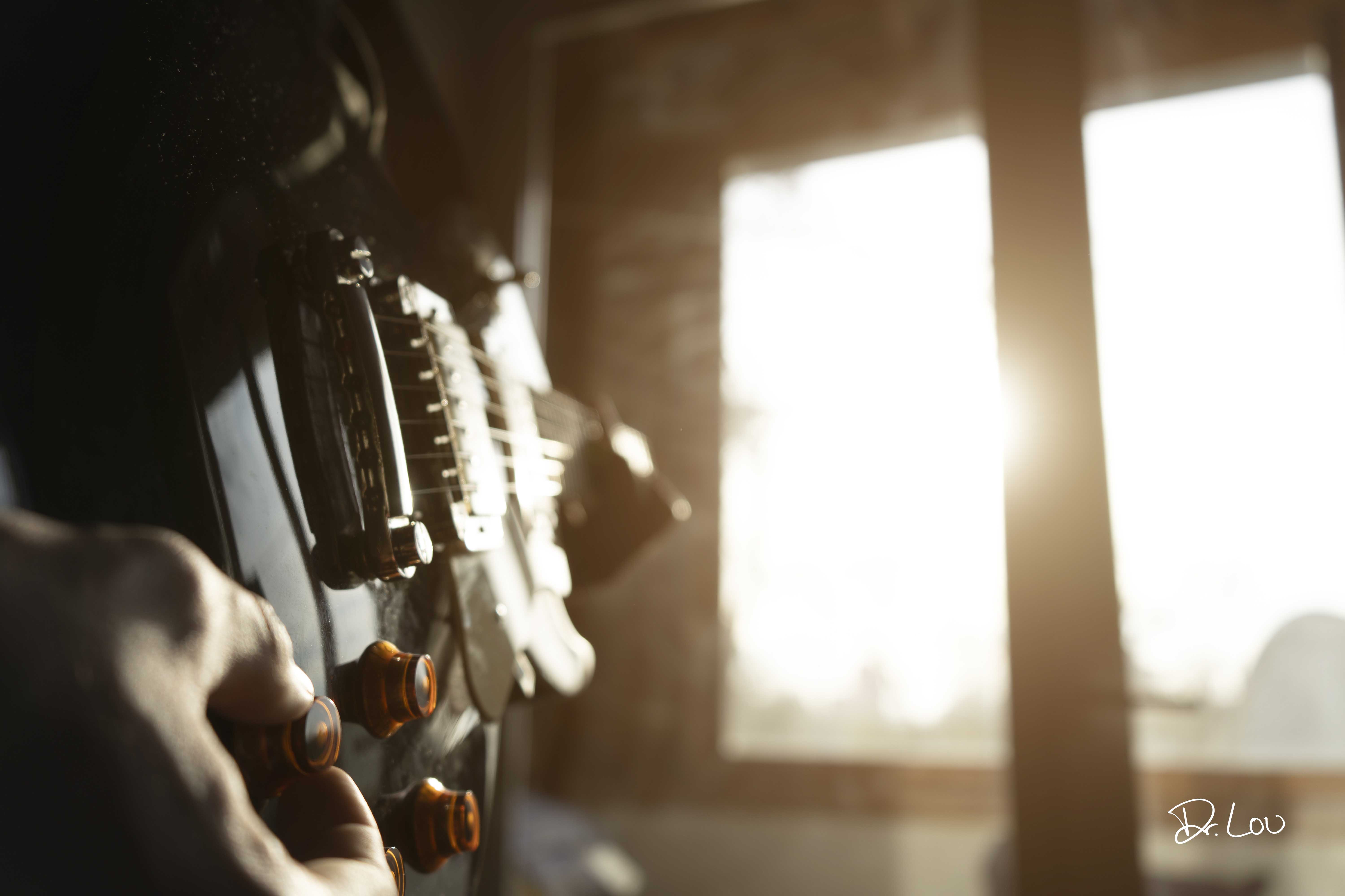 Elbow Pain in Guitar Players Lateral Epicondylitis. Jacobs